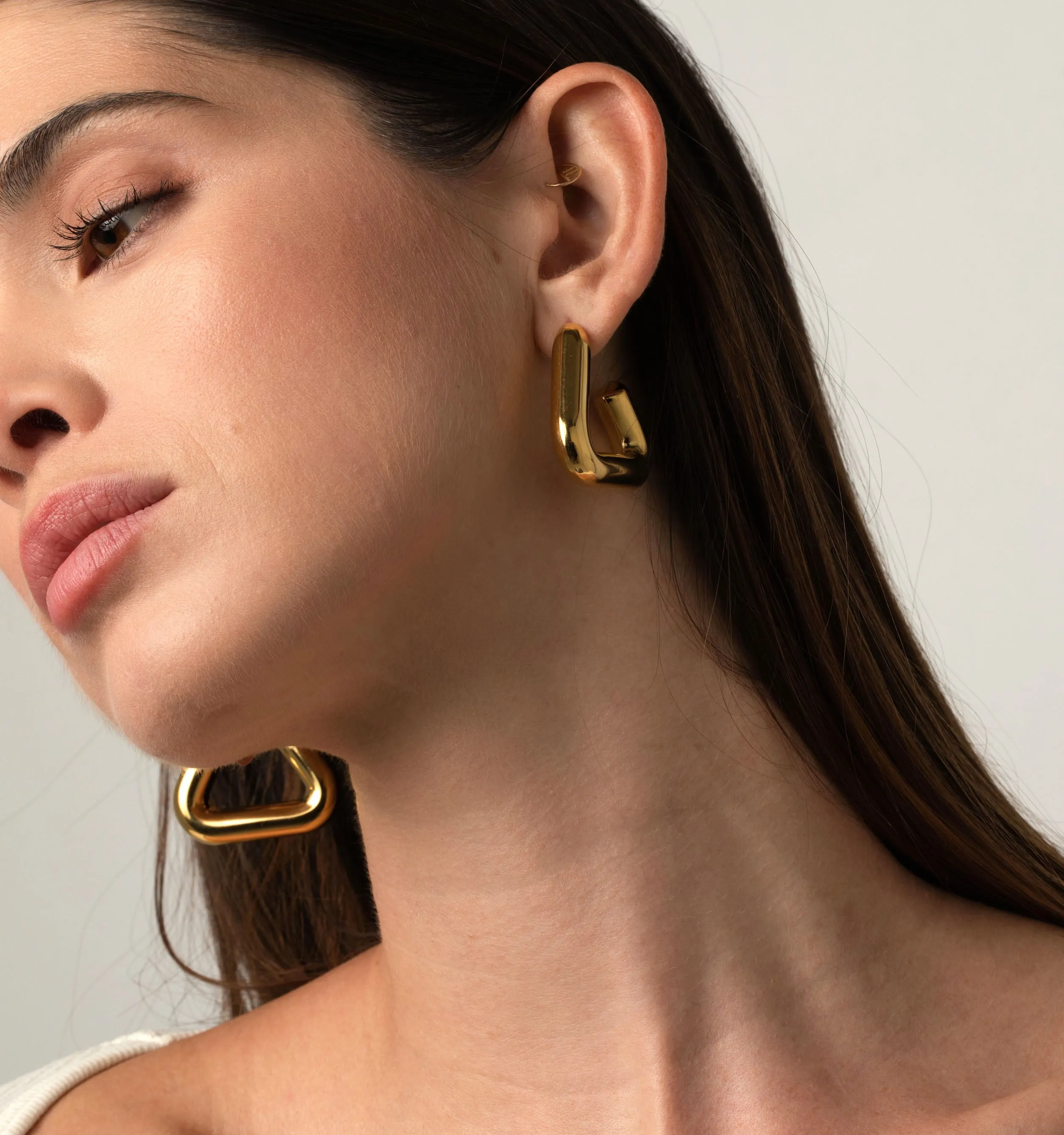 Mila Hoop Earrings