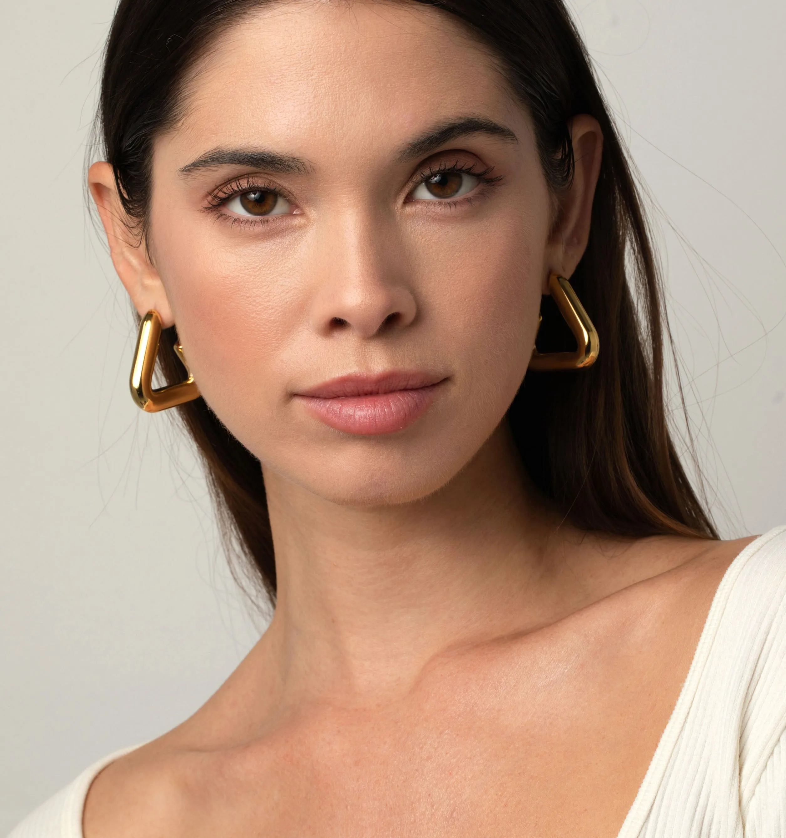 Mila Hoop Earrings