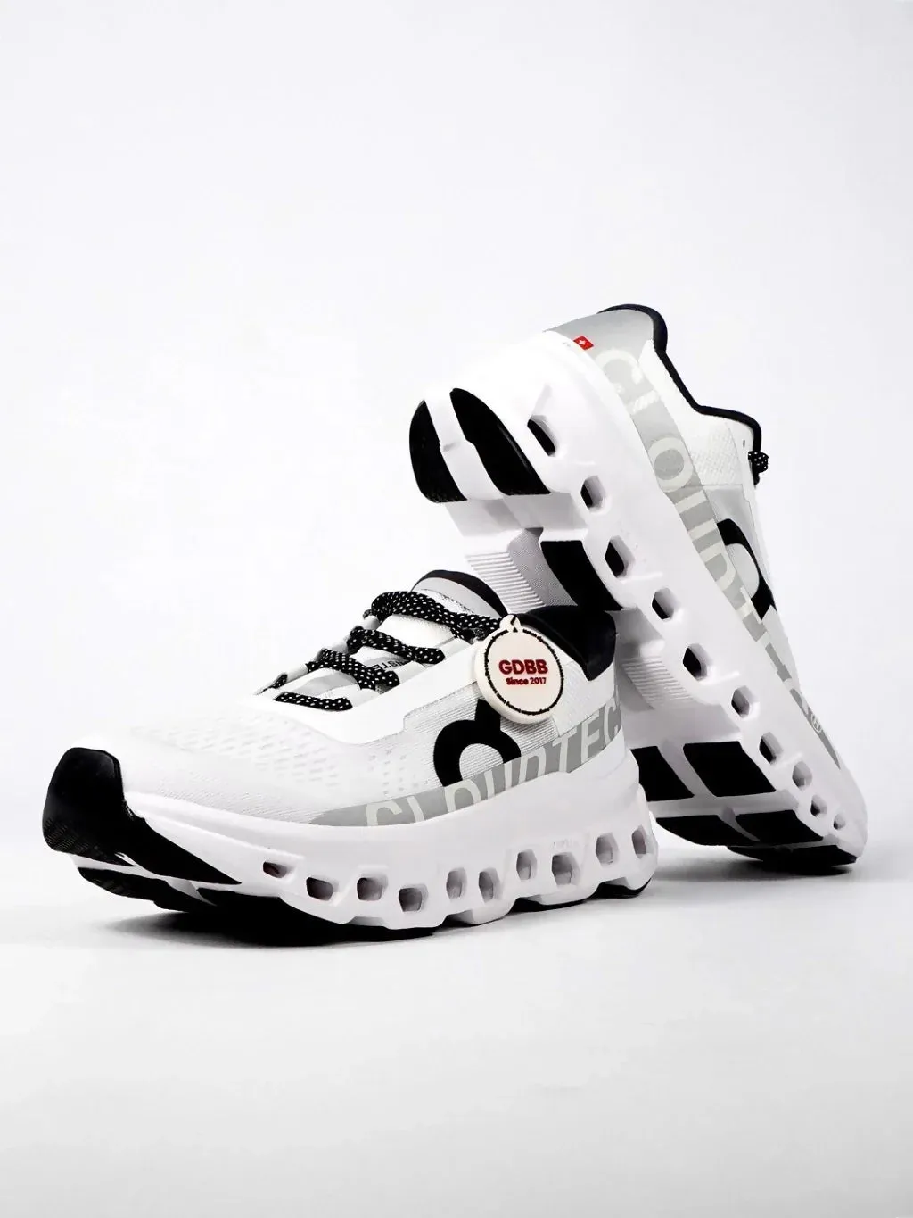 Sepatu Sneakers On Running Cloudmonster Undyed White On